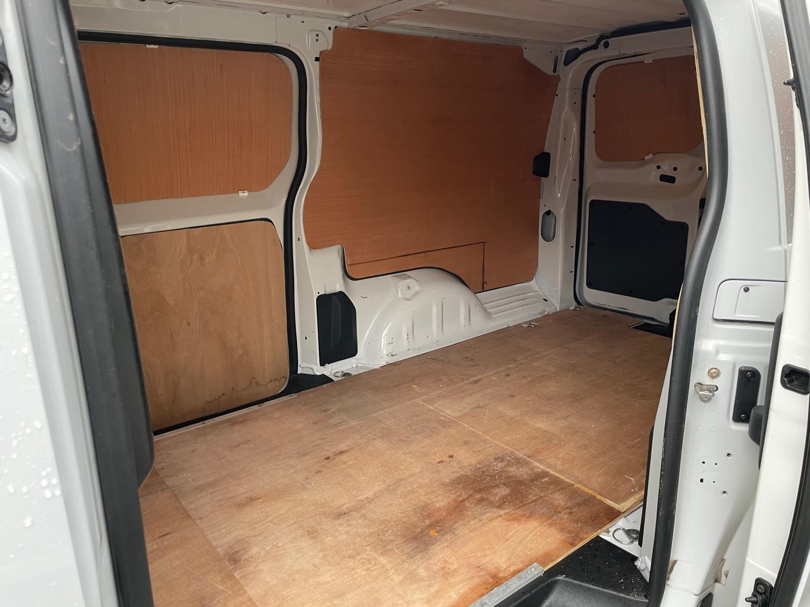 Vauxhall Vivaro - image 4
